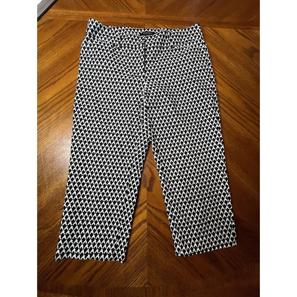 white house black market slim ankle 4R geometric all over regular